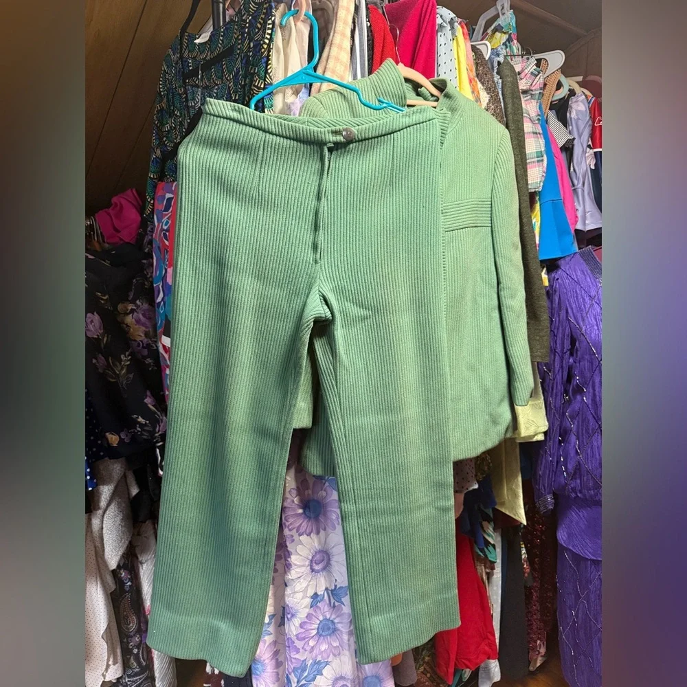 Vintage 1960s Max Mara Pop Green women’s suit, - Picture 4 of 10